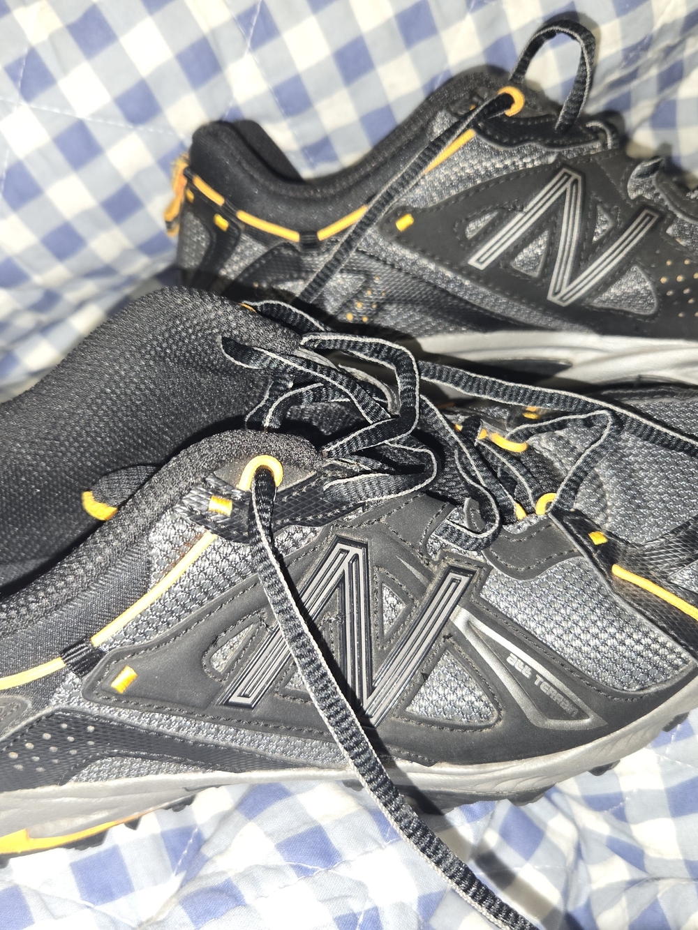 New Balance 610 Trail Running Shoes Black Yellow MT610BY Men's Size 7